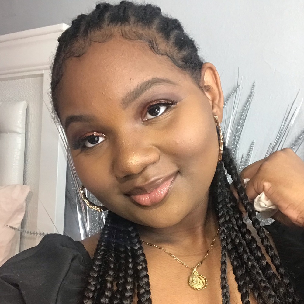 Meet your Posher, Leila